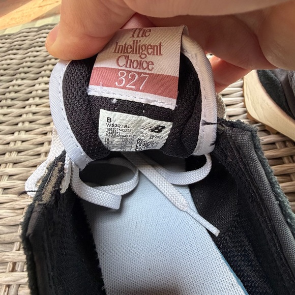 New Balance 327! Like NEW!!!! - Picture 11 of 16